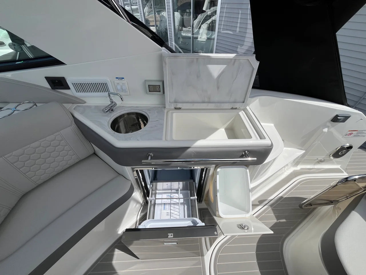 2026 Sea Ray Sundancer 320 Outboard 32.0 feet, Clearwater, Florida #7