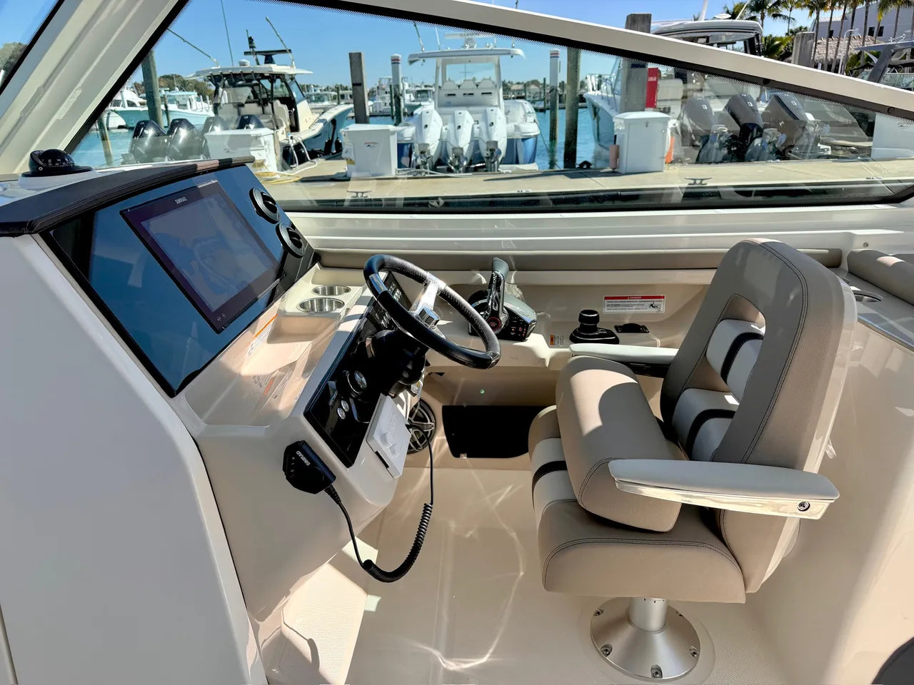 2026 Boston Whaler 330 Vantage 33.0 feet, Clearwater, Florida #11