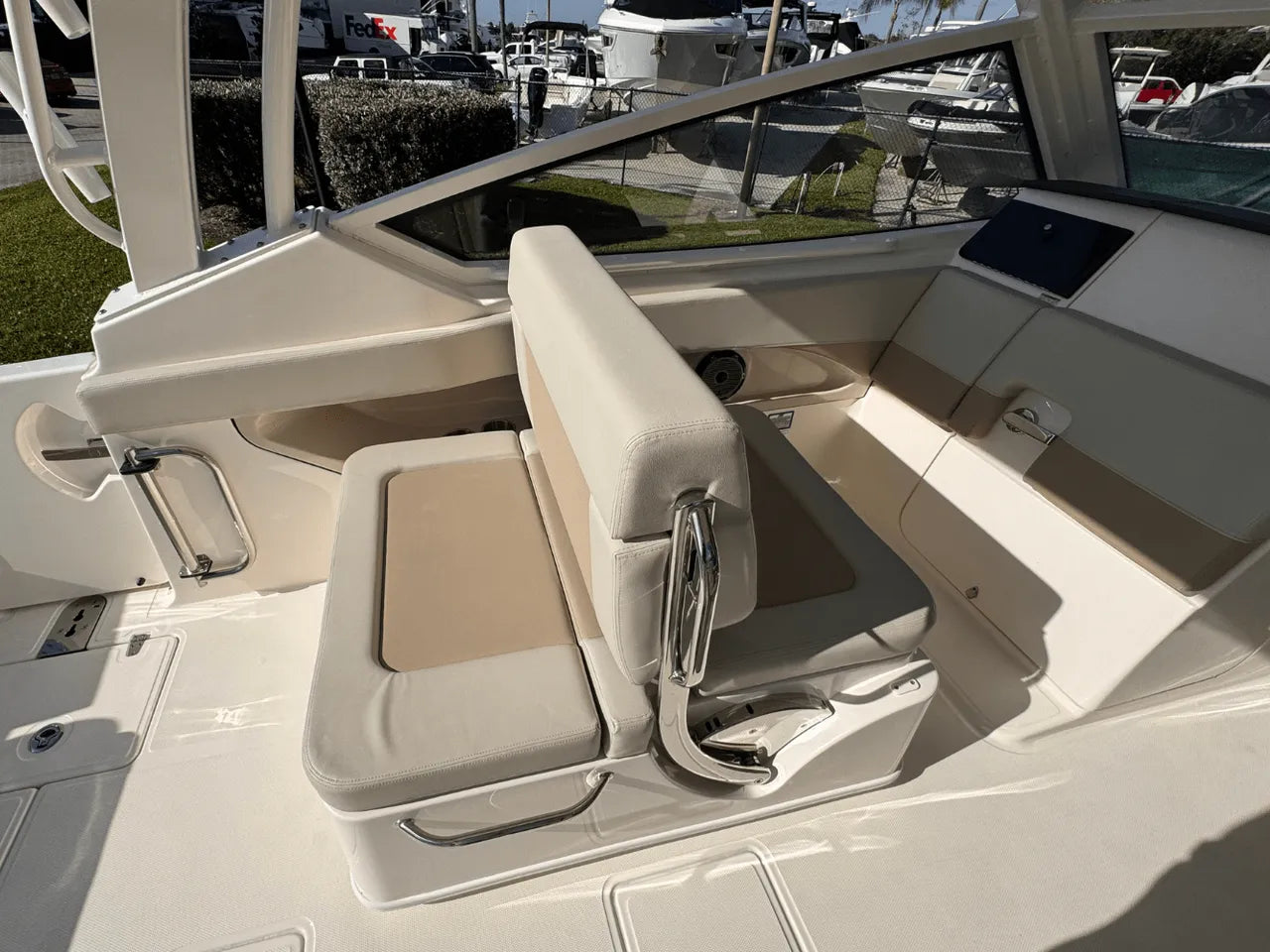 2025 Boston Whaler 280 Vantage 28.0 feet, Clearwater, Florida #17
