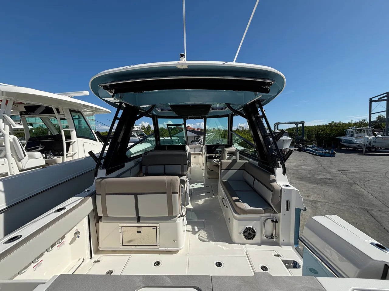 2026 Boston Whaler 330 Vantage 33.0 feet, Clearwater, Florida #6