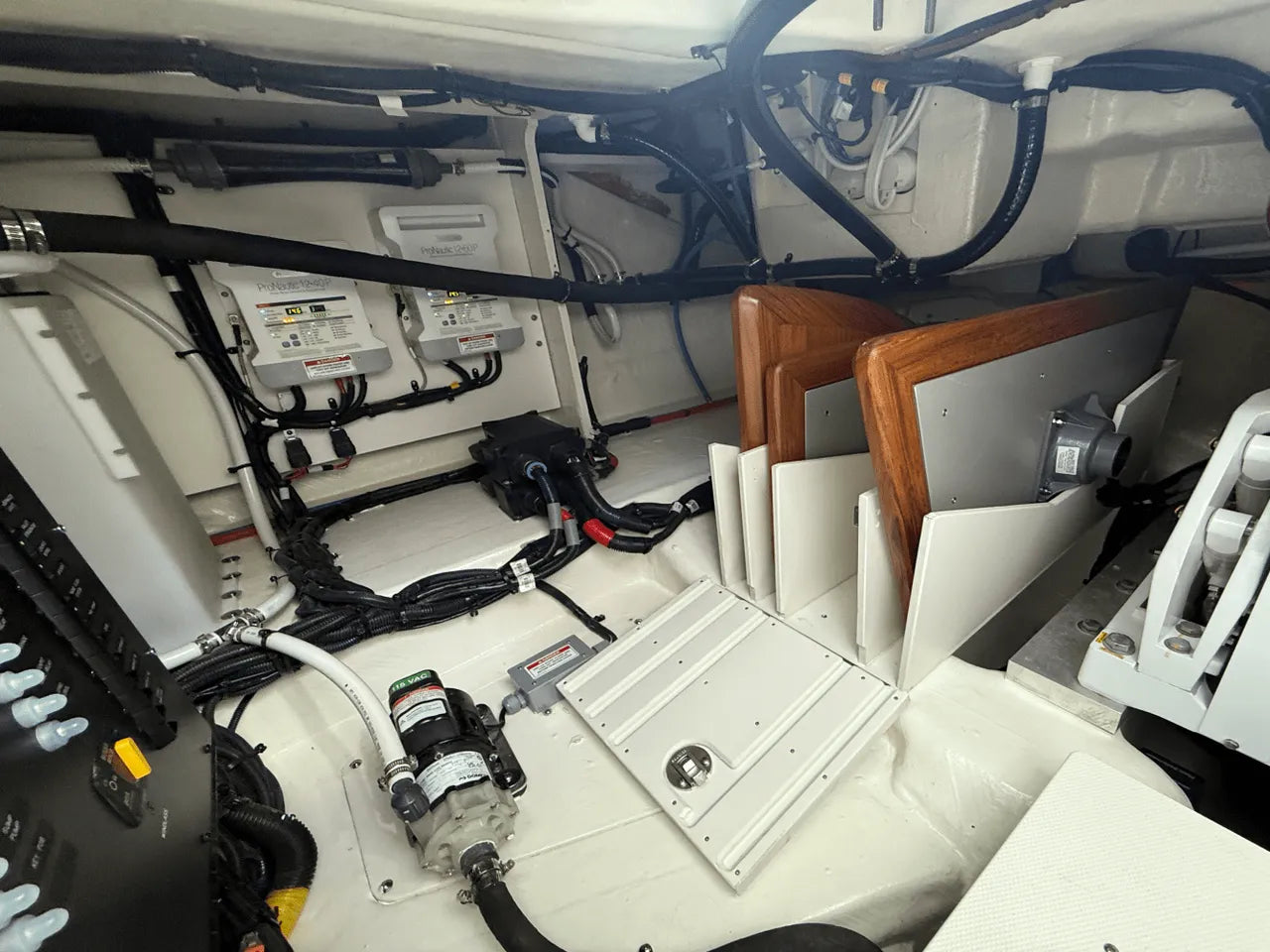2025 Sea Ray Sundancer 370 Outboard 37.0 feet, Clearwater, Florida #50