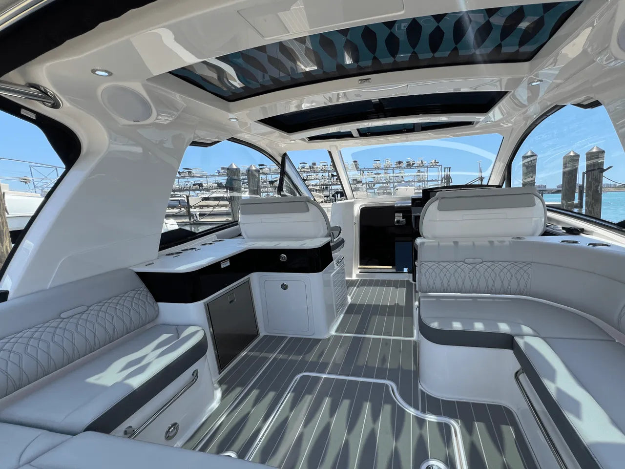 2025 Sea Ray Sundancer 370 Outboard 37.0 feet, Clearwater, Florida #14