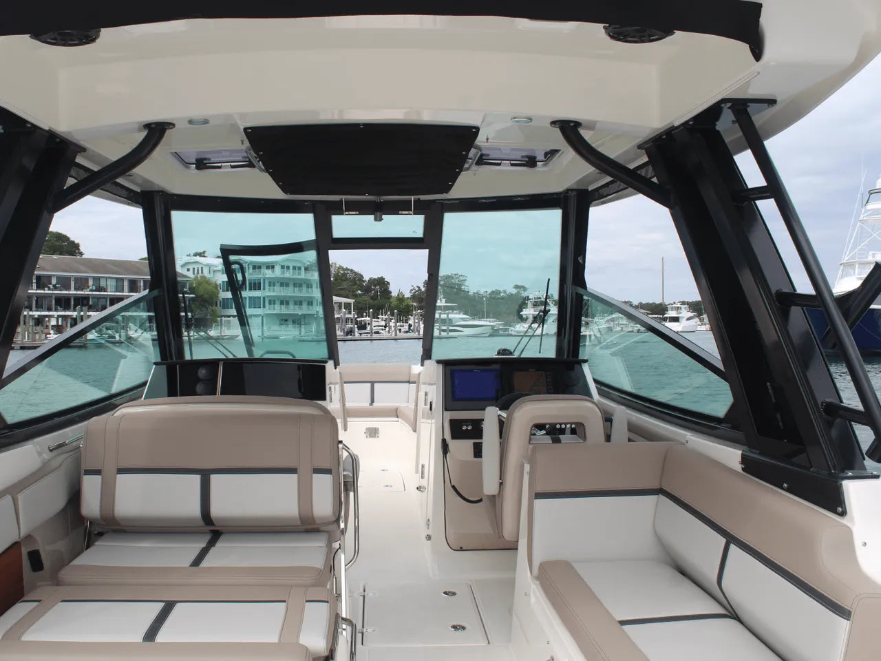 2026 Boston Whaler 330 Vantage 33.0 feet, Clearwater, Florida #35