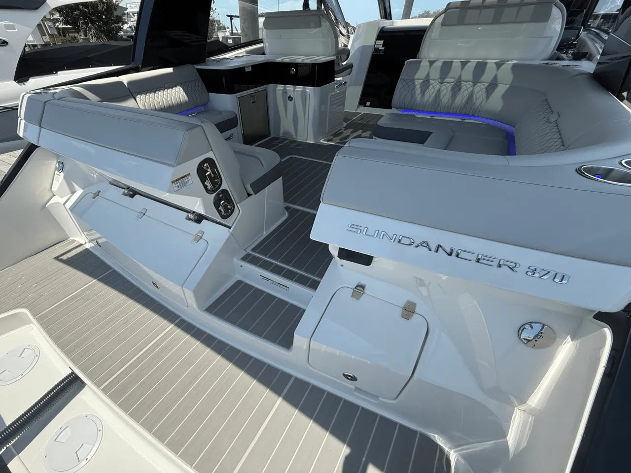 2025 Sea Ray Sundancer 370 Outboard 37.0 feet, Clearwater, Florida #14