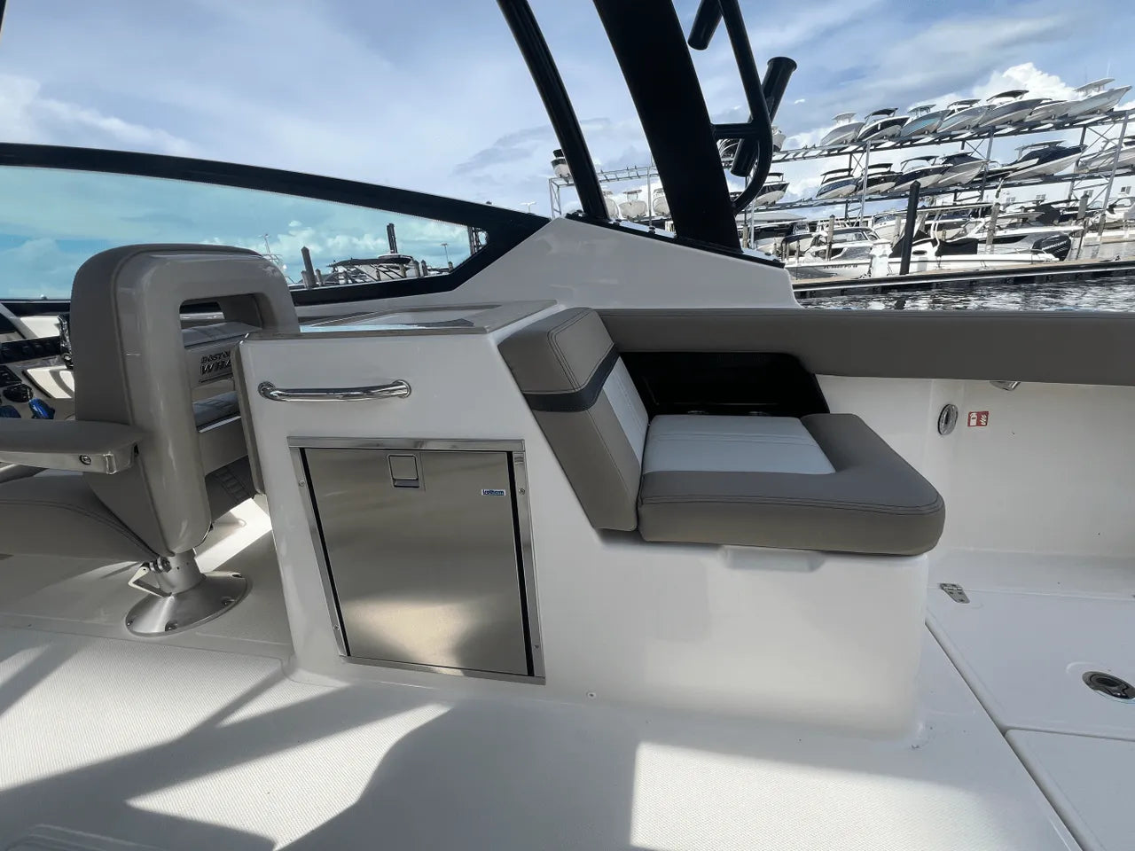 2026 Boston Whaler 280 Vantage 28.0 feet, Clearwater, Florida #25
