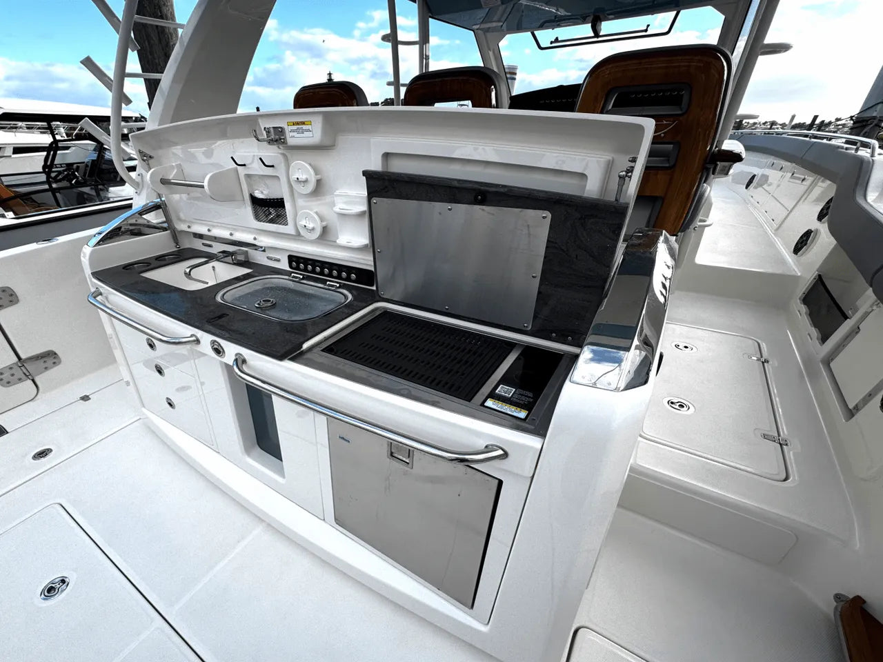 2025 Boston Whaler 420 Outrage 42.0 feet, Clearwater, Florida #9