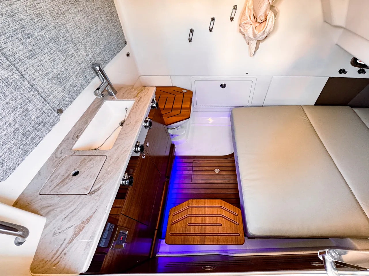 2025 Boston Whaler 360 Outrage 36.0 feet, Clearwater, Florida #34