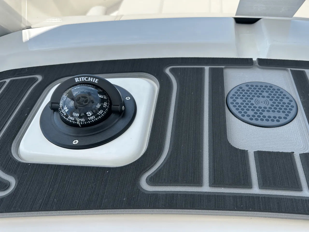 2025 Boston Whaler 250 Dauntless 25.0 feet, Clearwater, Florida #33