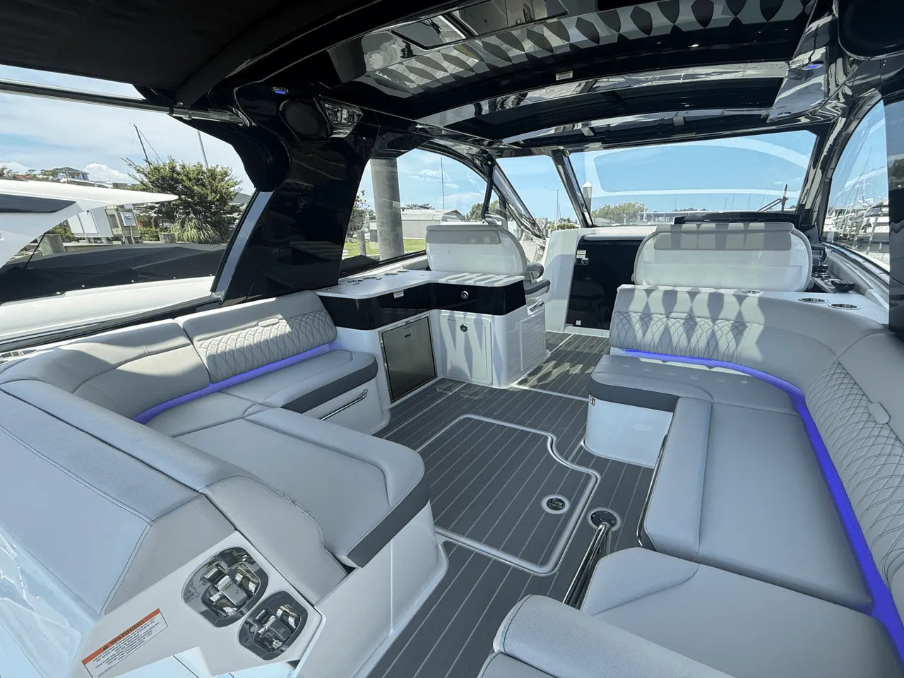 2025 Sea Ray Sundancer 370 Outboard 37.0 feet, Clearwater, Florida #15