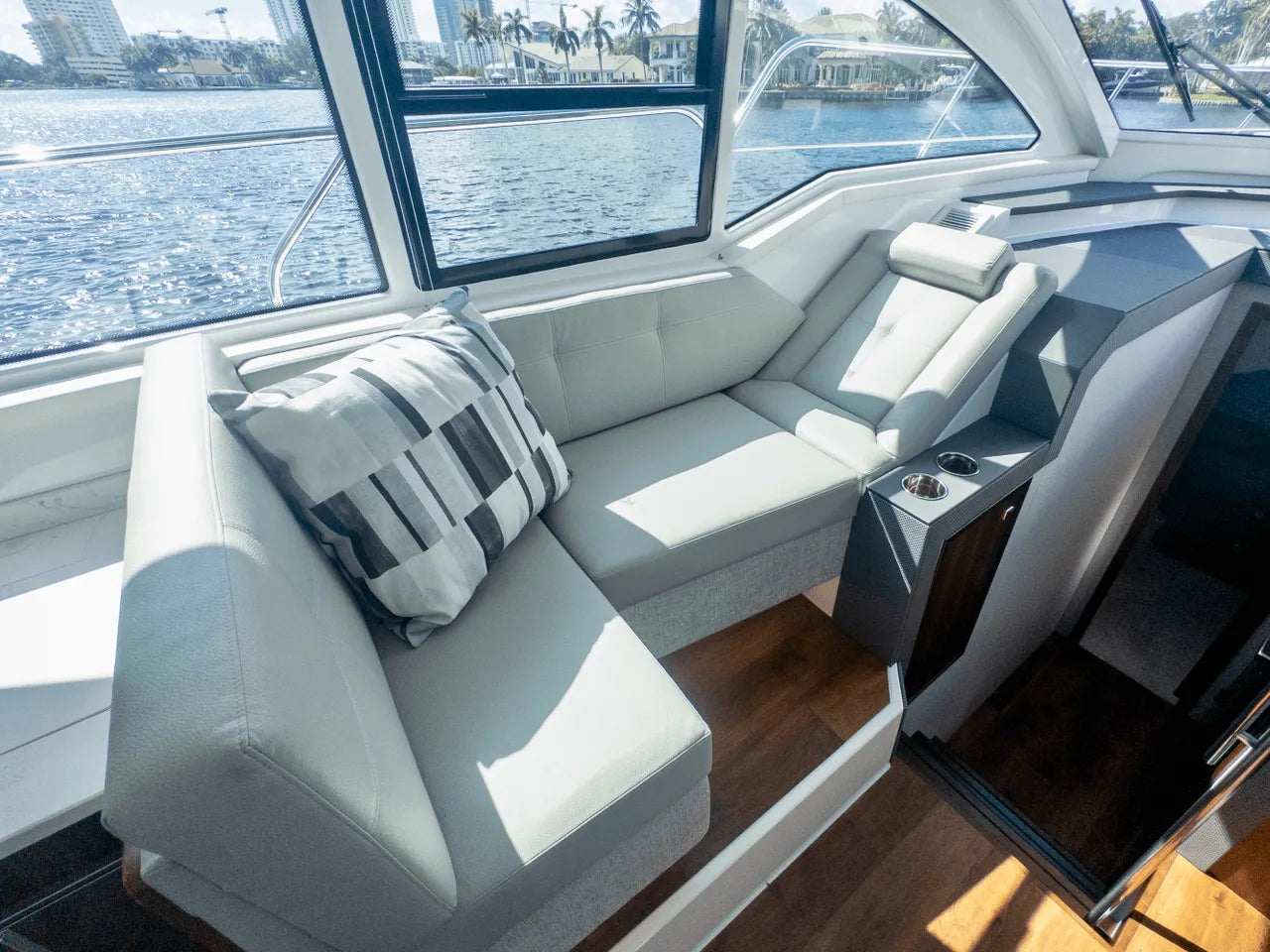 2024 Cruisers Yachts 42 Cantius 42.0 feet, Clearwater, Florida #44