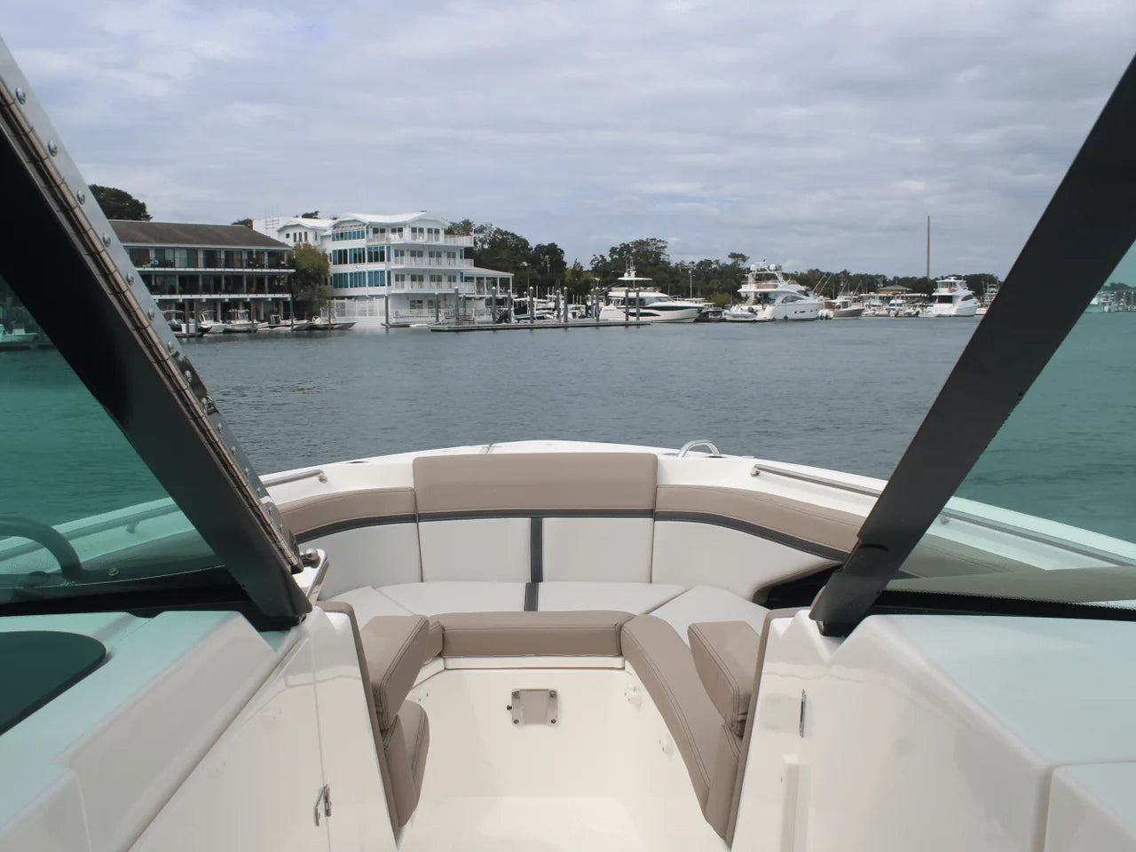 2026 Boston Whaler 330 Vantage 33.0 feet, Clearwater, Florida #60