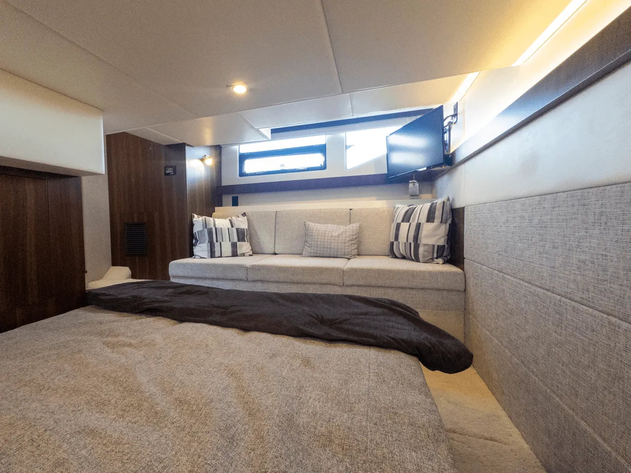 2024 Cruisers Yachts 42 Cantius 42.0 feet, Clearwater, Florida #54