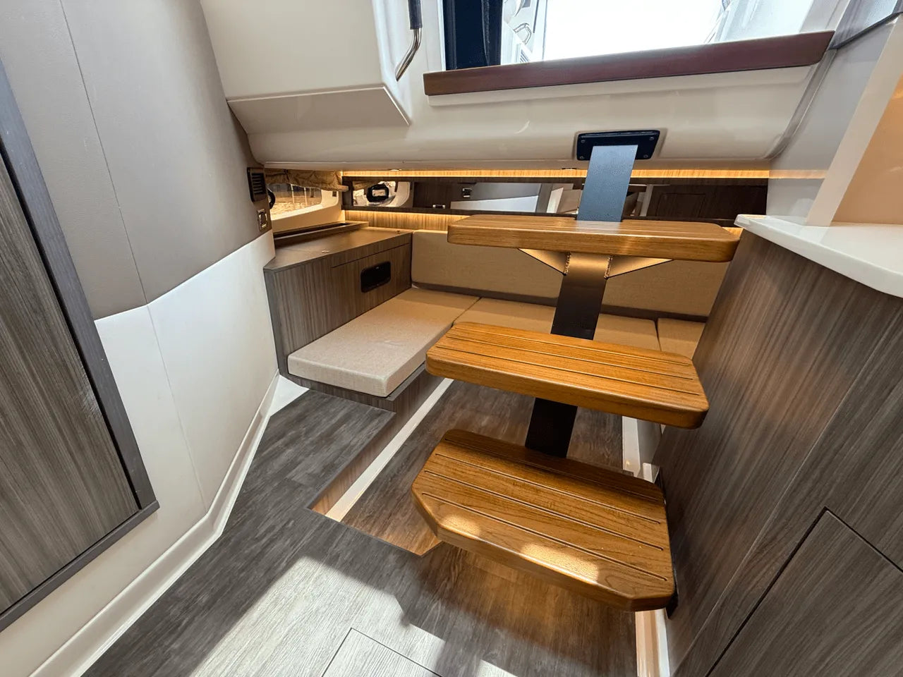 2025 Sea Ray Sundancer 370 Outboard 37.0 feet, Clearwater, Florida #30