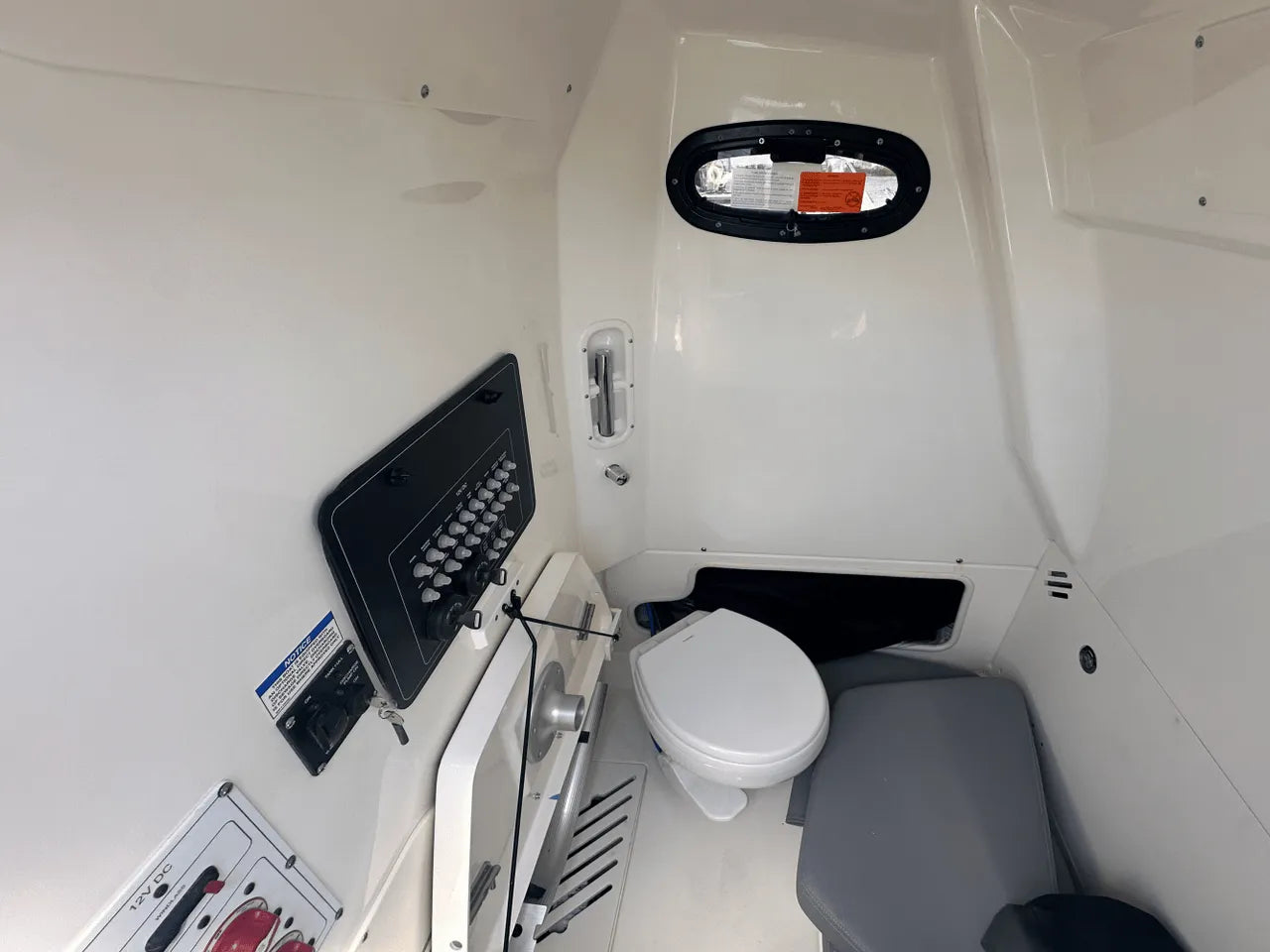 2025 Boston Whaler 250 Outrage 25.0 feet, Clearwater, Florida #25