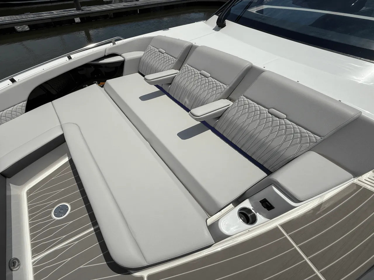2025 Sea Ray Sundancer 370 Outboard 37.0 feet, Clearwater, Florida #48