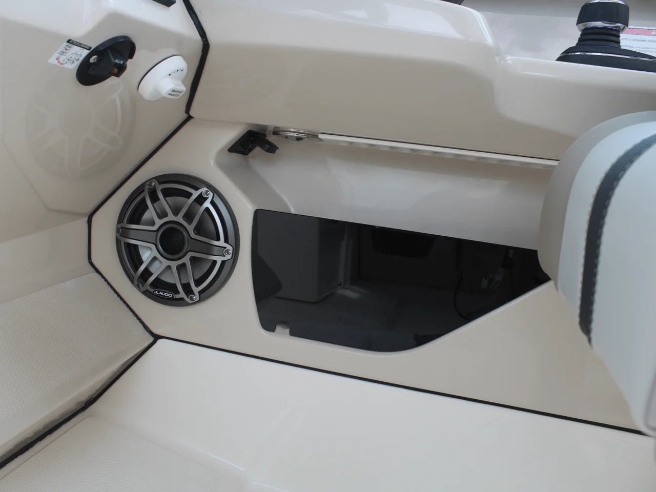 2026 Boston Whaler 330 Vantage 33.0 feet, Clearwater, Florida #51
