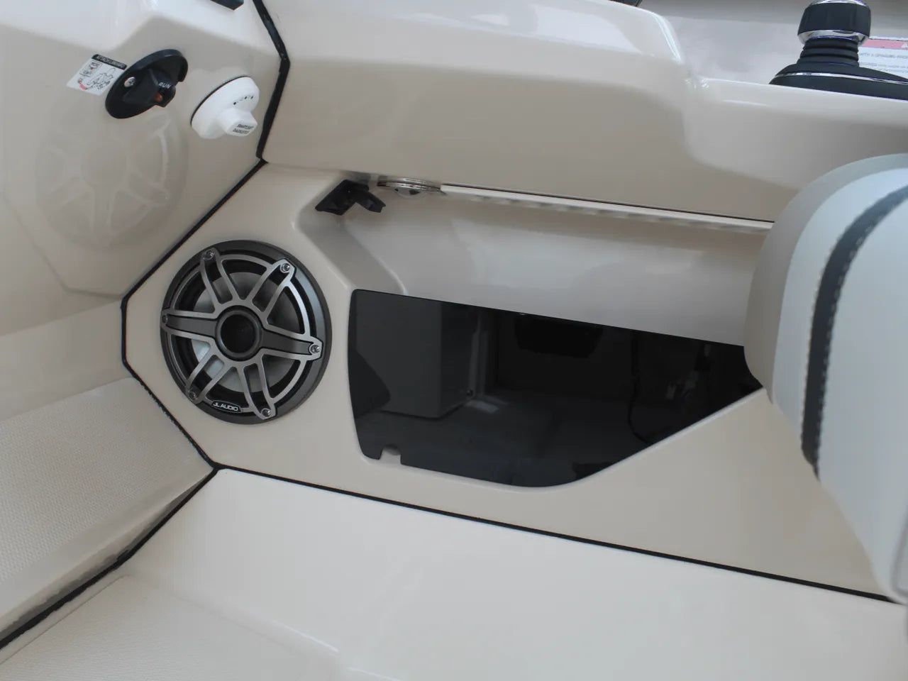 2026 Boston Whaler 330 Vantage 33.0 feet, Clearwater, Florida #51