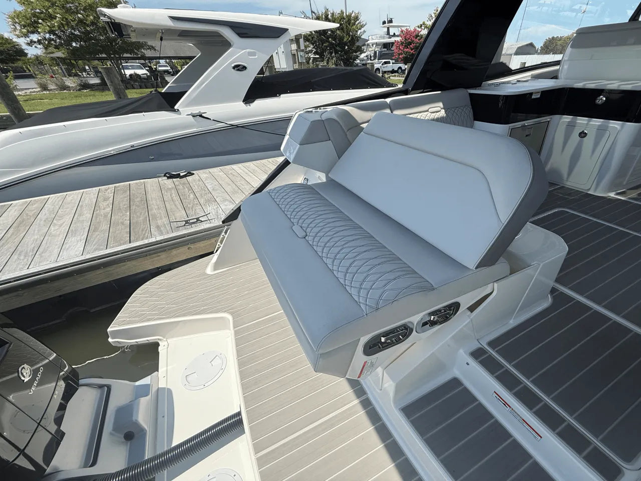 2025 Sea Ray Sundancer 370 Outboard 37.0 feet, Clearwater, Florida #17