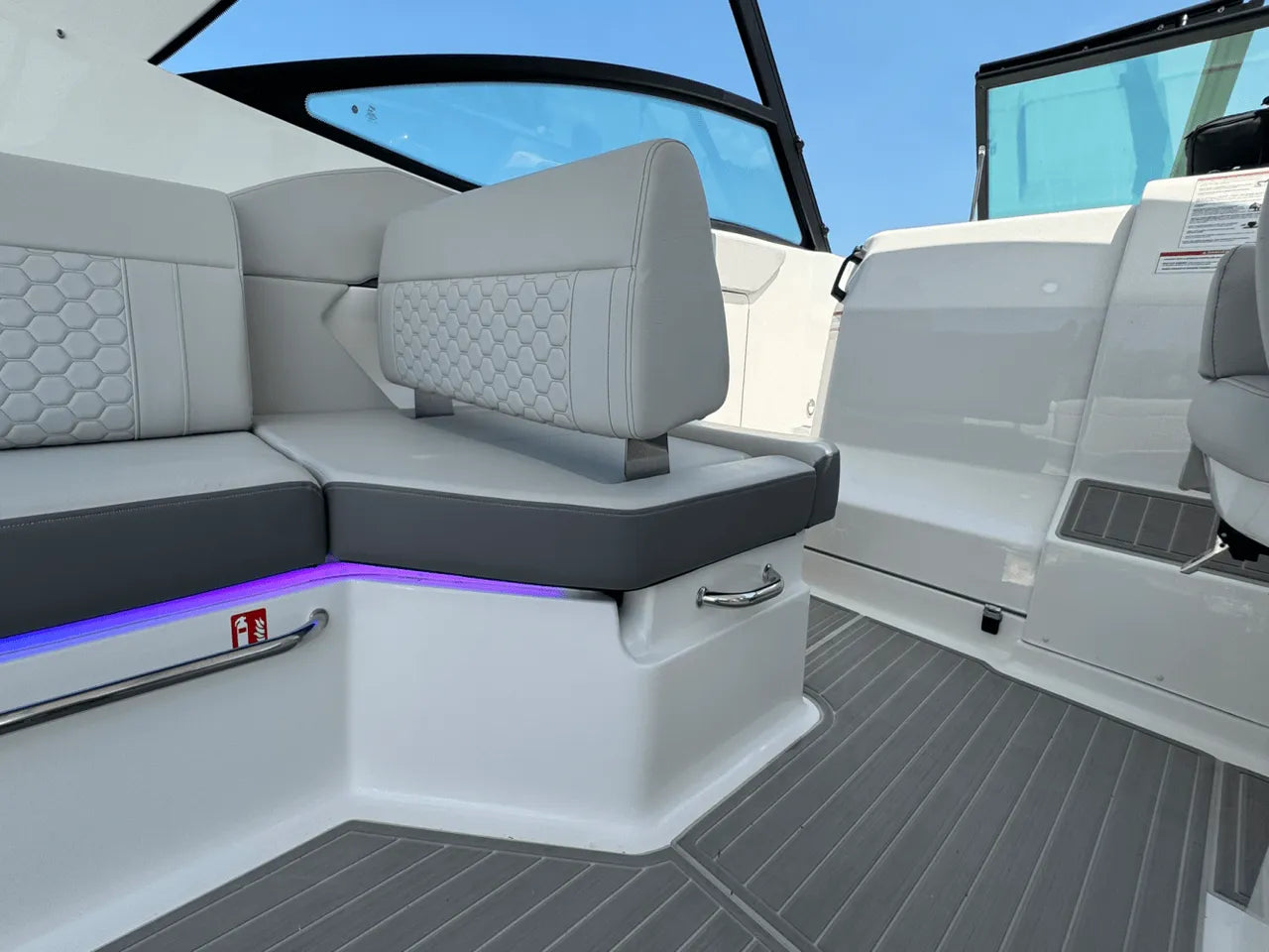 2025 Sea Ray Sundancer 320 Outboard 32.0 feet, Clearwater, Florida #28