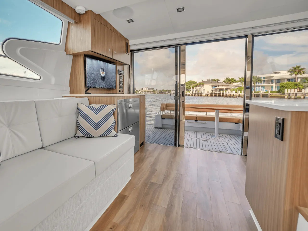 2025 Cruisers Yachts 46 Cantius 46.0 feet, Clearwater, Florida #26