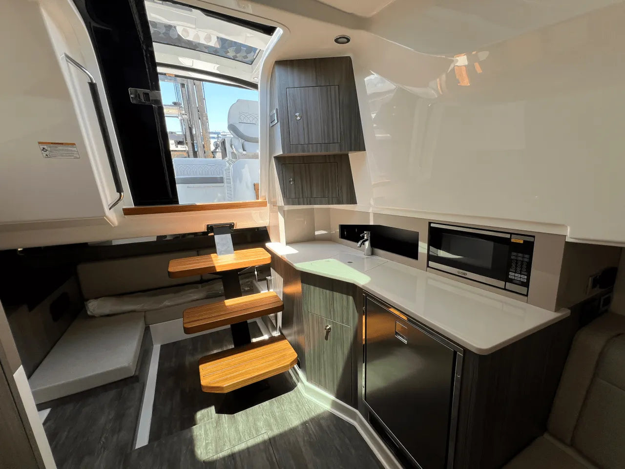 2025 Sea Ray Sundancer 370 Outboard 37.0 feet, Clearwater, Florida #40