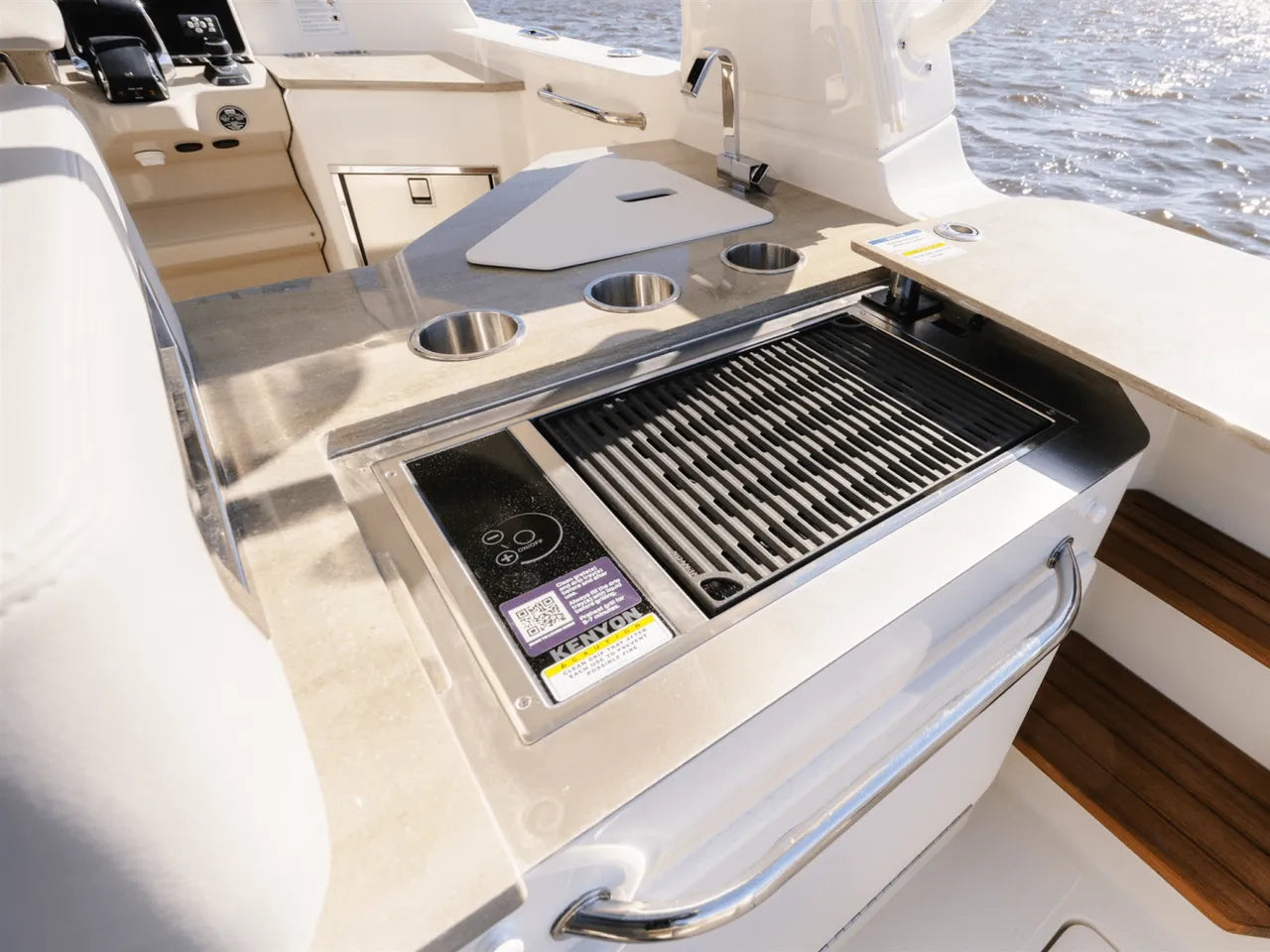 2025 Boston Whaler 350 Realm 35.0 feet, Clearwater, Florida #15