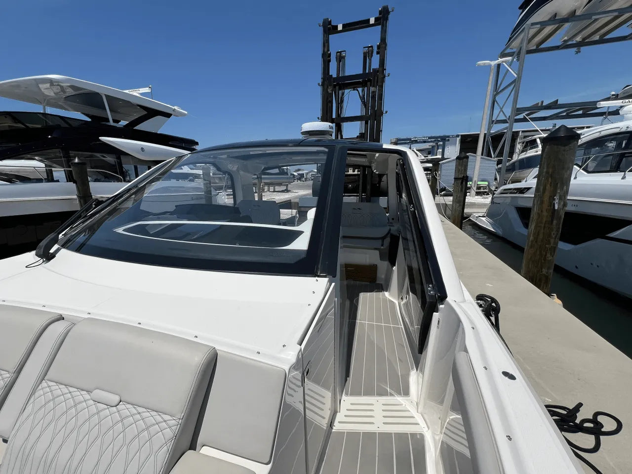 2025 Sea Ray Sundancer 370 Outboard 37.0 feet, Clearwater, Florida #39