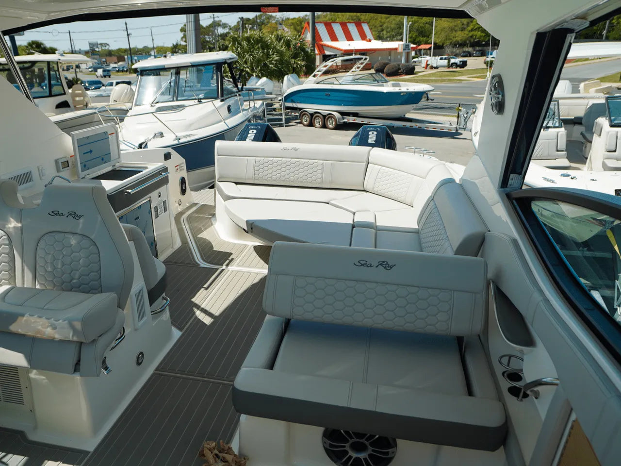 2025 Sea Ray Sundancer 320 Outboard 32.0 feet, Clearwater, Florida #42
