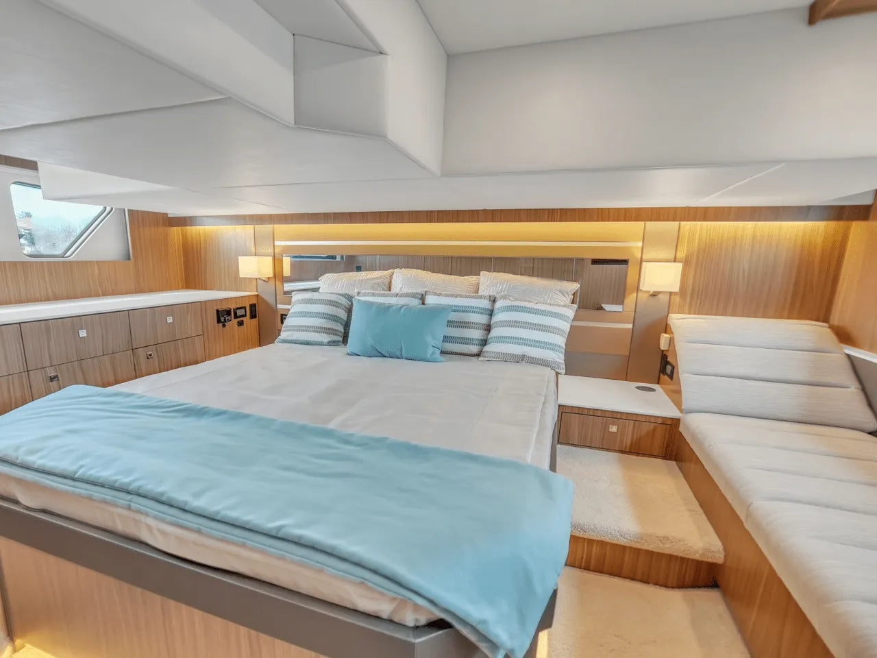 2025 Cruisers Yachts 46 Cantius 46.0 feet, Clearwater, Florida #38