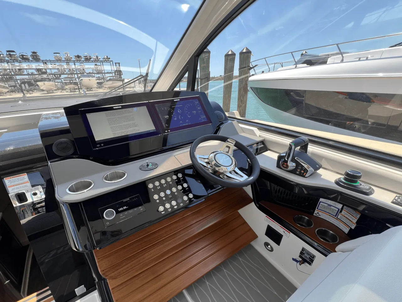 2025 Sea Ray Sundancer 370 Outboard 37.0 feet, Clearwater, Florida #25