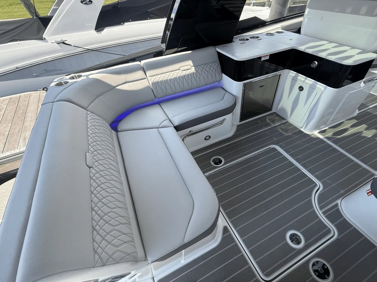 2025 Sea Ray Sundancer 370 Outboard 37.0 feet, Clearwater, Florida #18