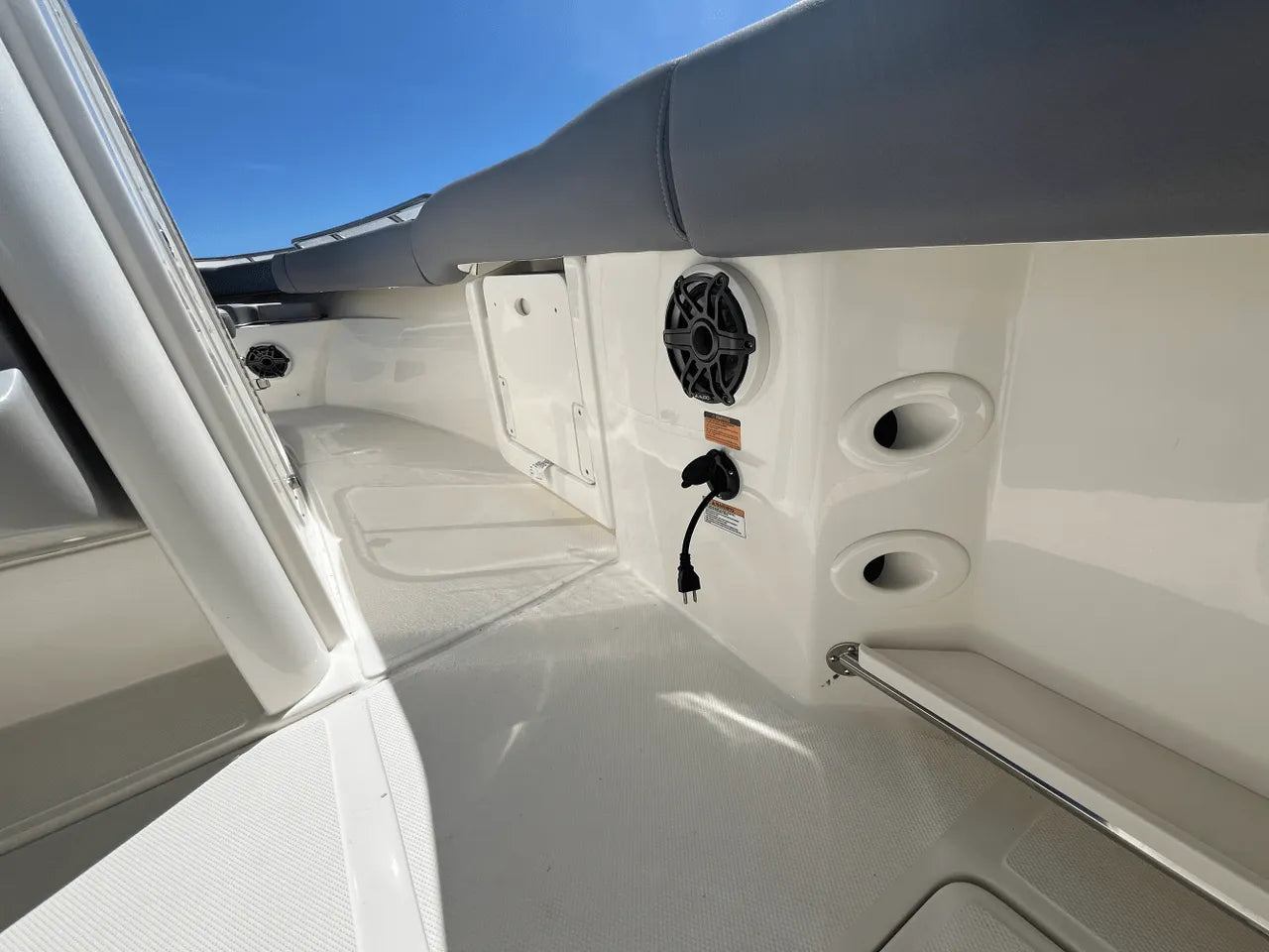 2025 Boston Whaler 250 Outrage 25.0 feet, Clearwater, Florida #12