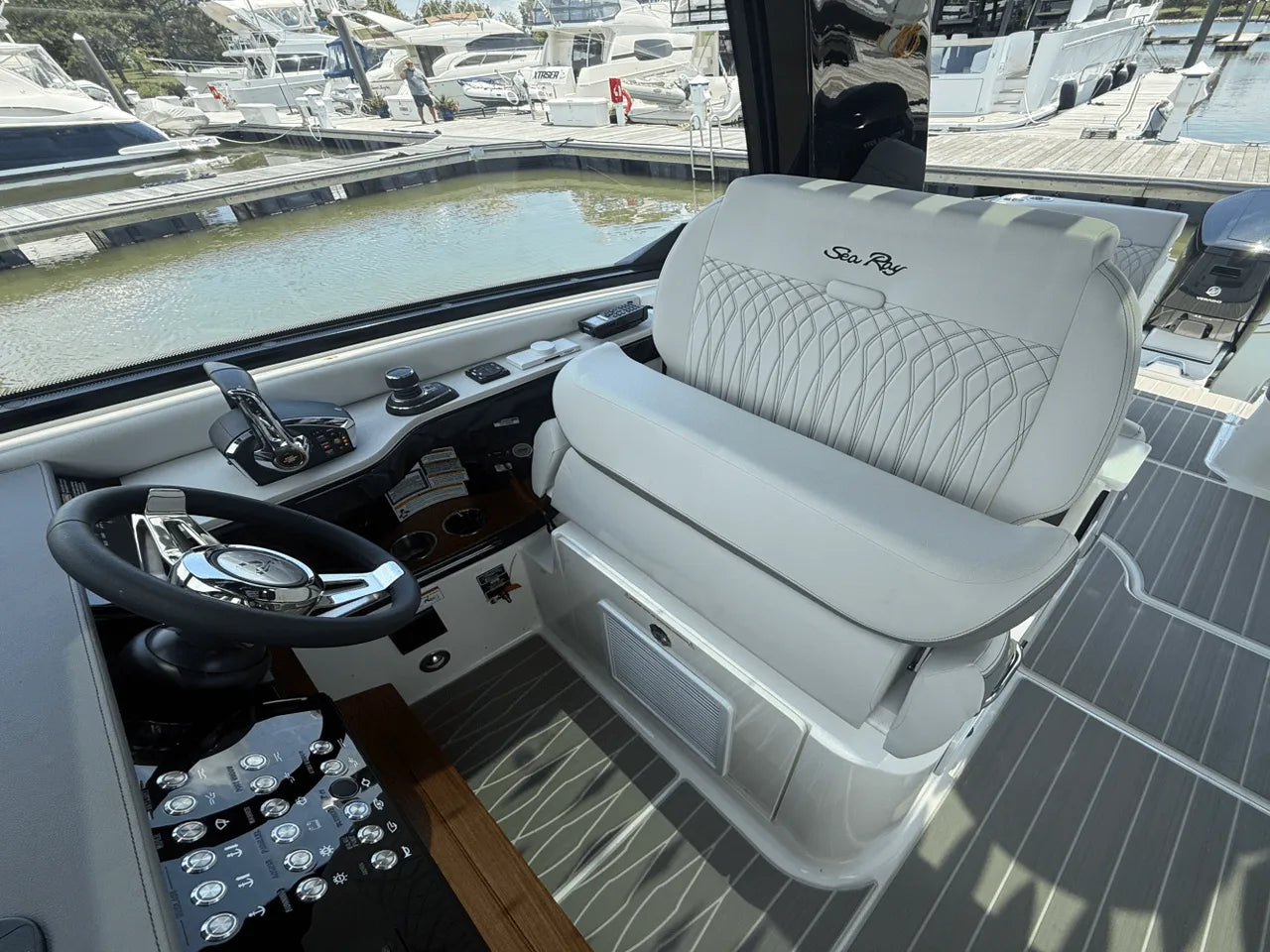 2025 Sea Ray Sundancer 370 Outboard 37.0 feet, Clearwater, Florida #24