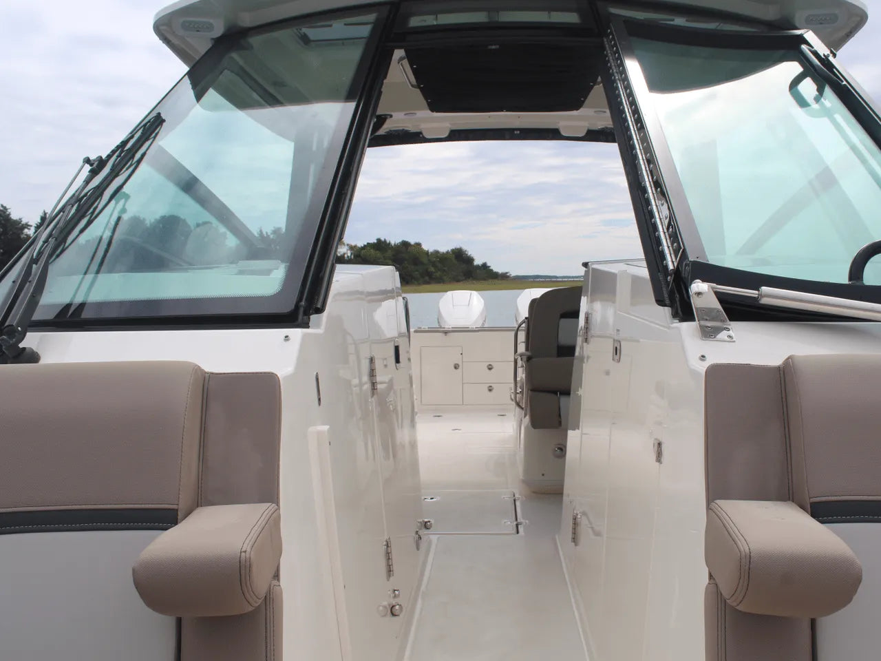 2026 Boston Whaler 330 Vantage 33.0 feet, Clearwater, Florida #57