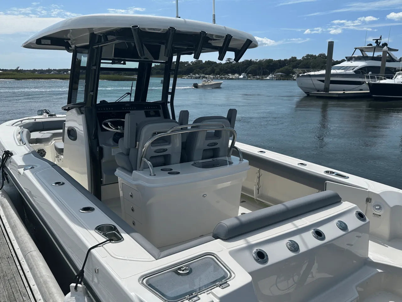 2025 Boston Whaler 250 Outrage 25.0 feet, Clearwater, Florida #14