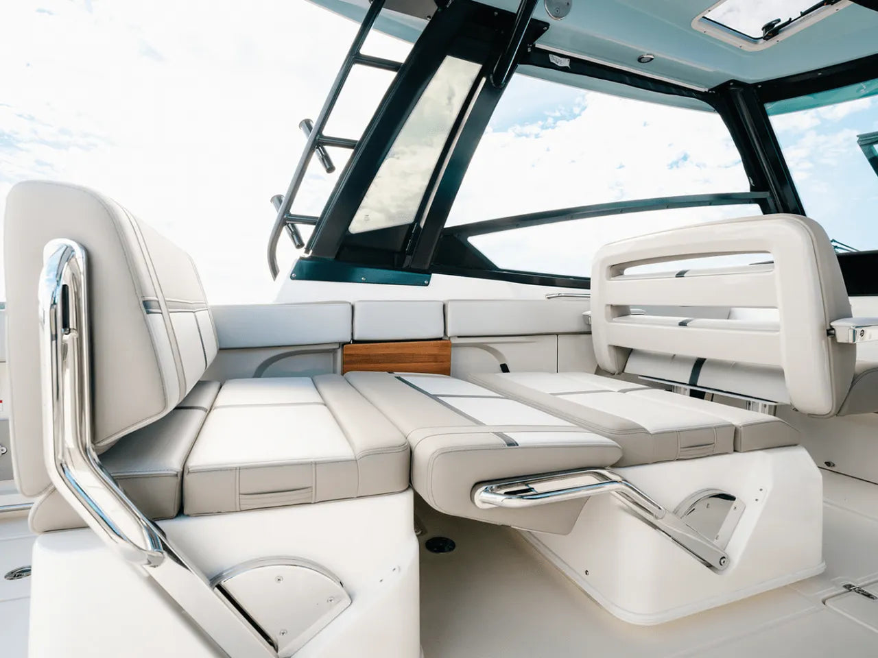 2025 Boston Whaler 330 Vantage 33.0 feet, Clearwater, Florida #20