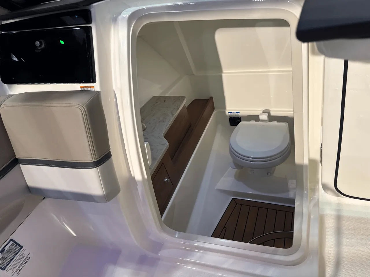 2025 Boston Whaler 280 Vantage 28.0 feet, Clearwater, Florida #21