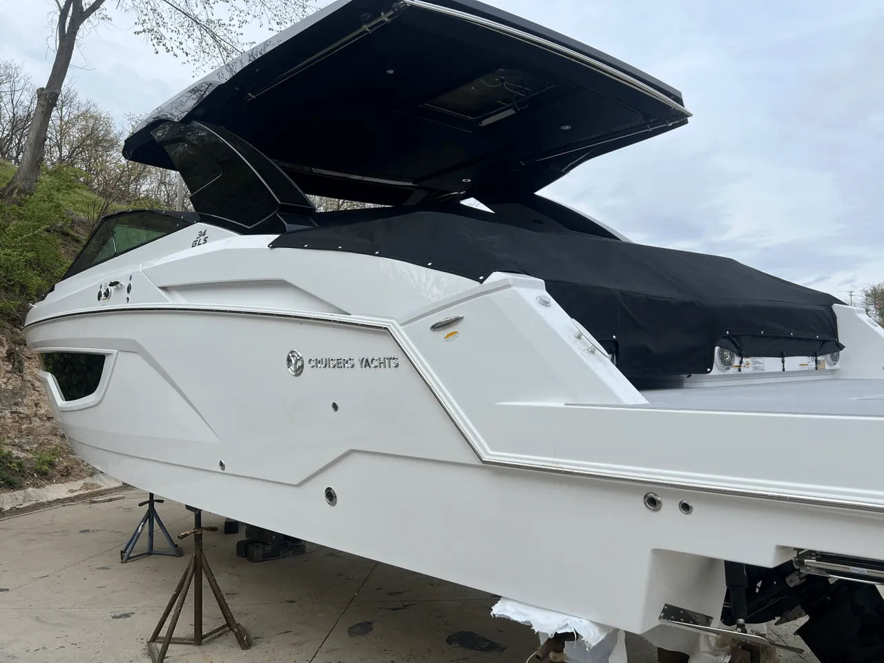2025 Cruisers Yachts 34 GLS 34.0 feet, Clearwater, Florida #14