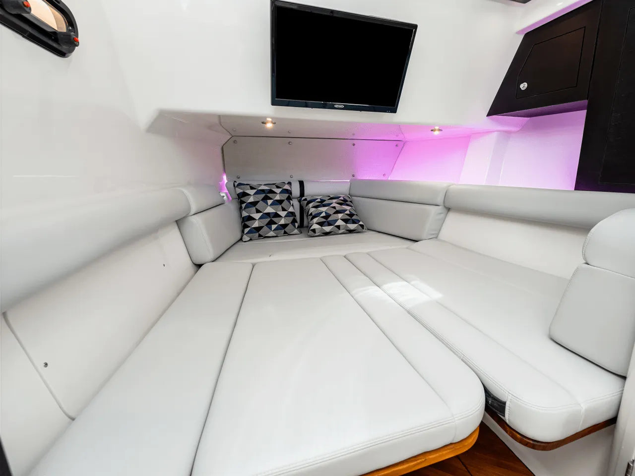 2025 Boston Whaler 350 Realm 35.0 feet, Clearwater, Florida #59