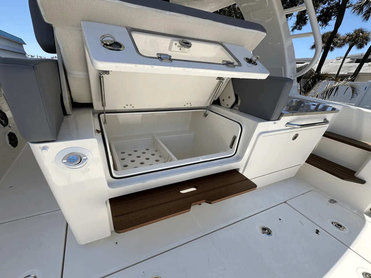 2025 Boston Whaler 350 Realm 35.0 feet, Clearwater, Florida #17