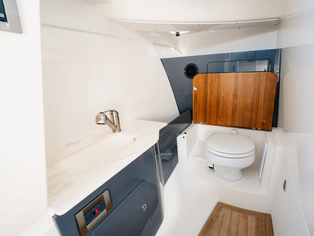 2025 Boston Whaler 330 Vantage 33.0 feet, Clearwater, Florida #14