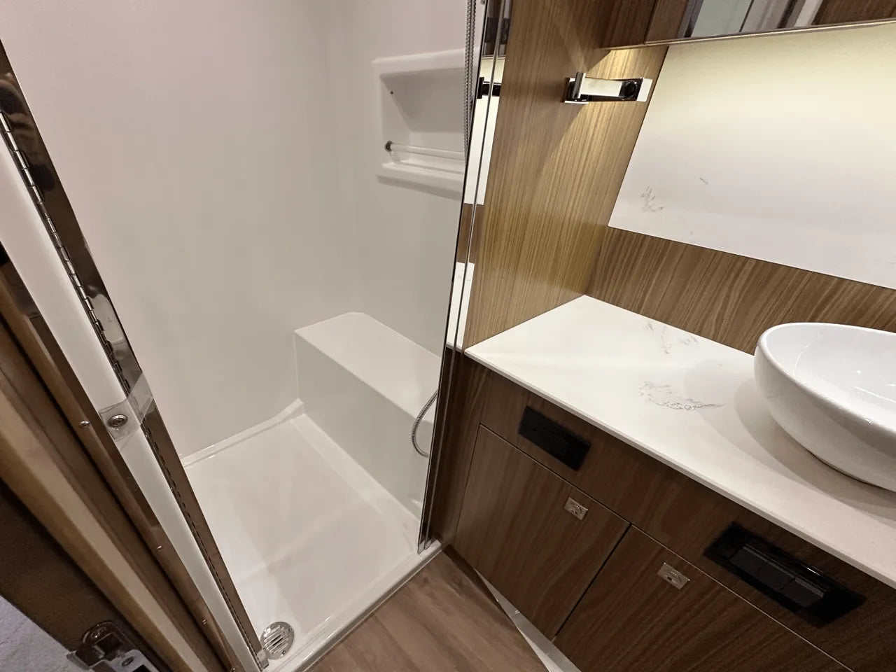 2025 Cruisers Yachts 46 Cantius 46.0 feet, Clearwater, Florida #16