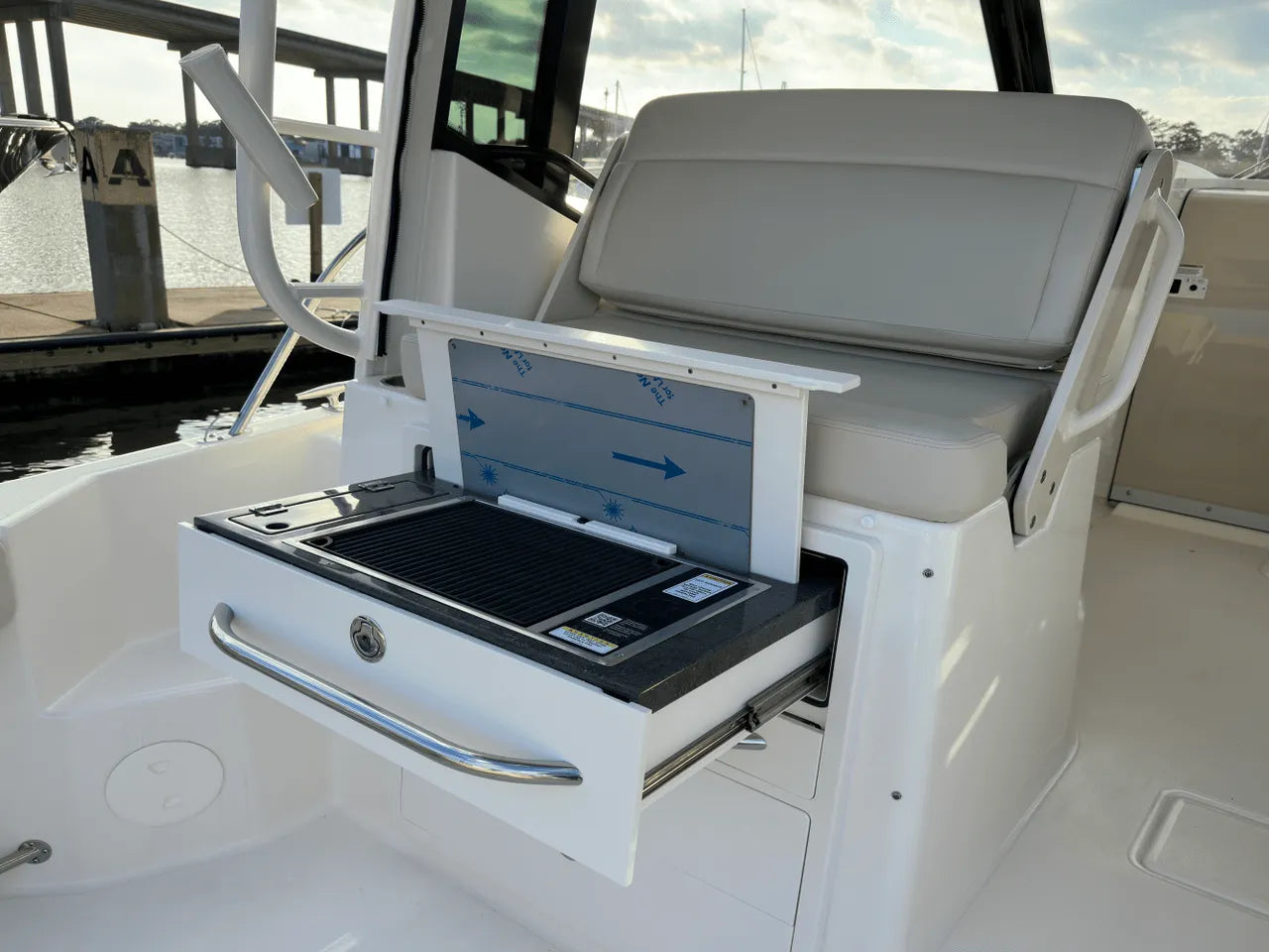 2025 Boston Whaler 325 Conquest 32.0 feet, Clearwater, Florida #12
