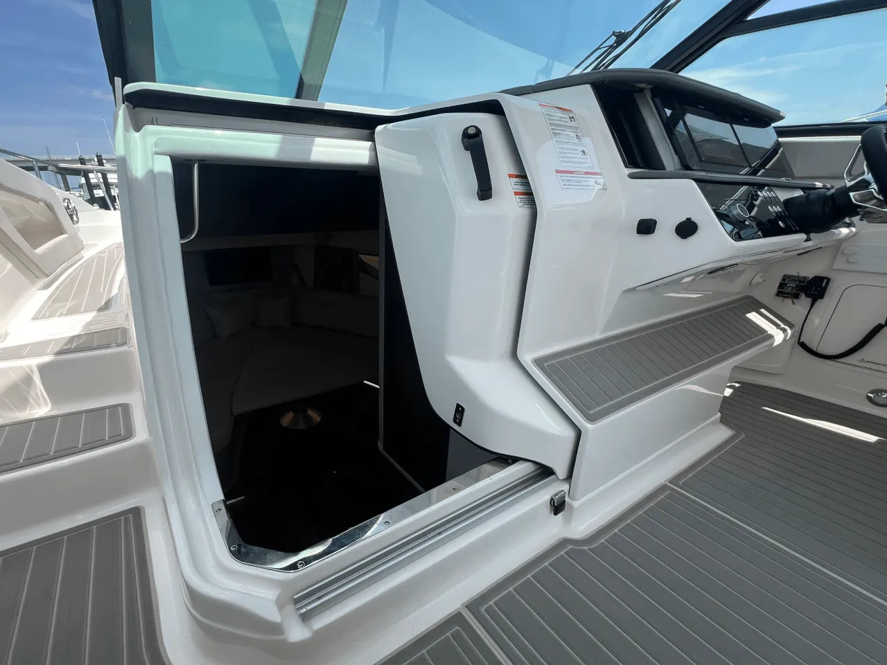 2025 Sea Ray Sundancer 320 Outboard 32.0 feet, Clearwater, Florida #40