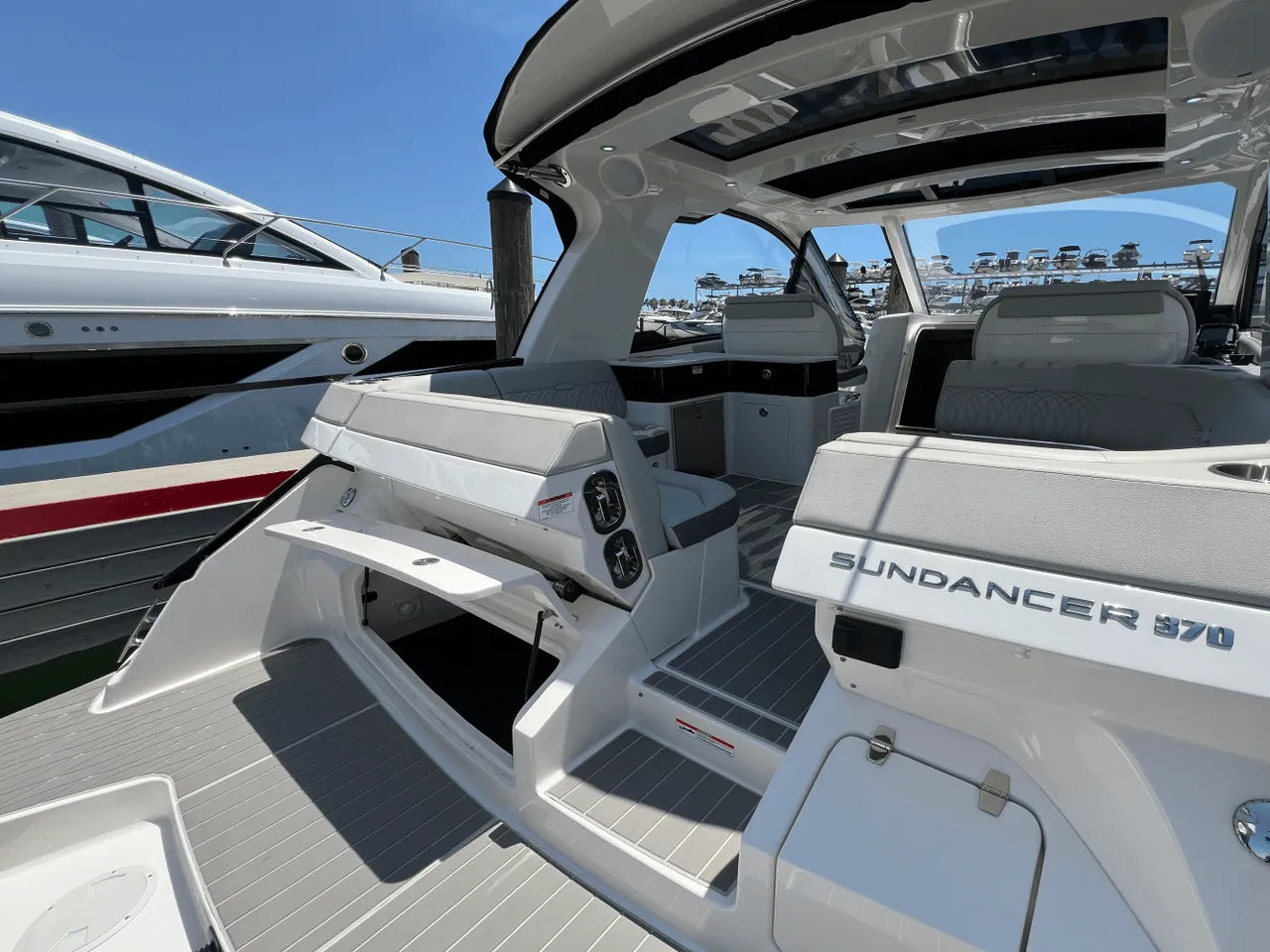 2025 Sea Ray Sundancer 370 Outboard 37.0 feet, Clearwater, Florida #10