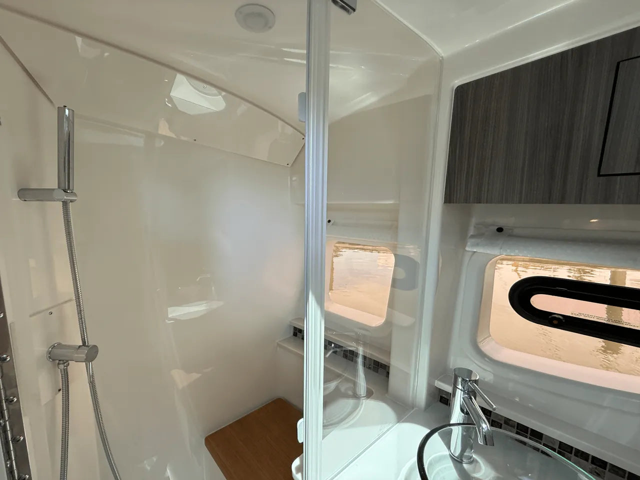 2025 Sea Ray Sundancer 370 Outboard 37.0 feet, Clearwater, Florida #40