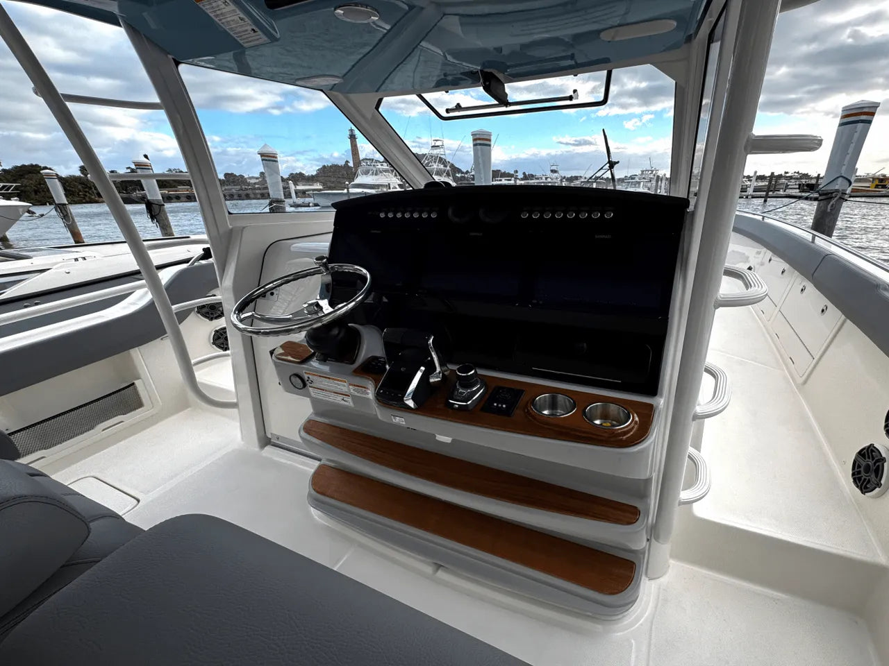 2025 Boston Whaler 420 Outrage 42.0 feet, Clearwater, Florida #16
