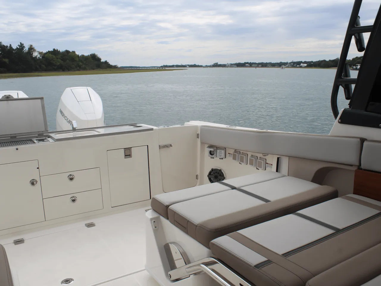2026 Boston Whaler 330 Vantage 33.0 feet, Clearwater, Florida #27