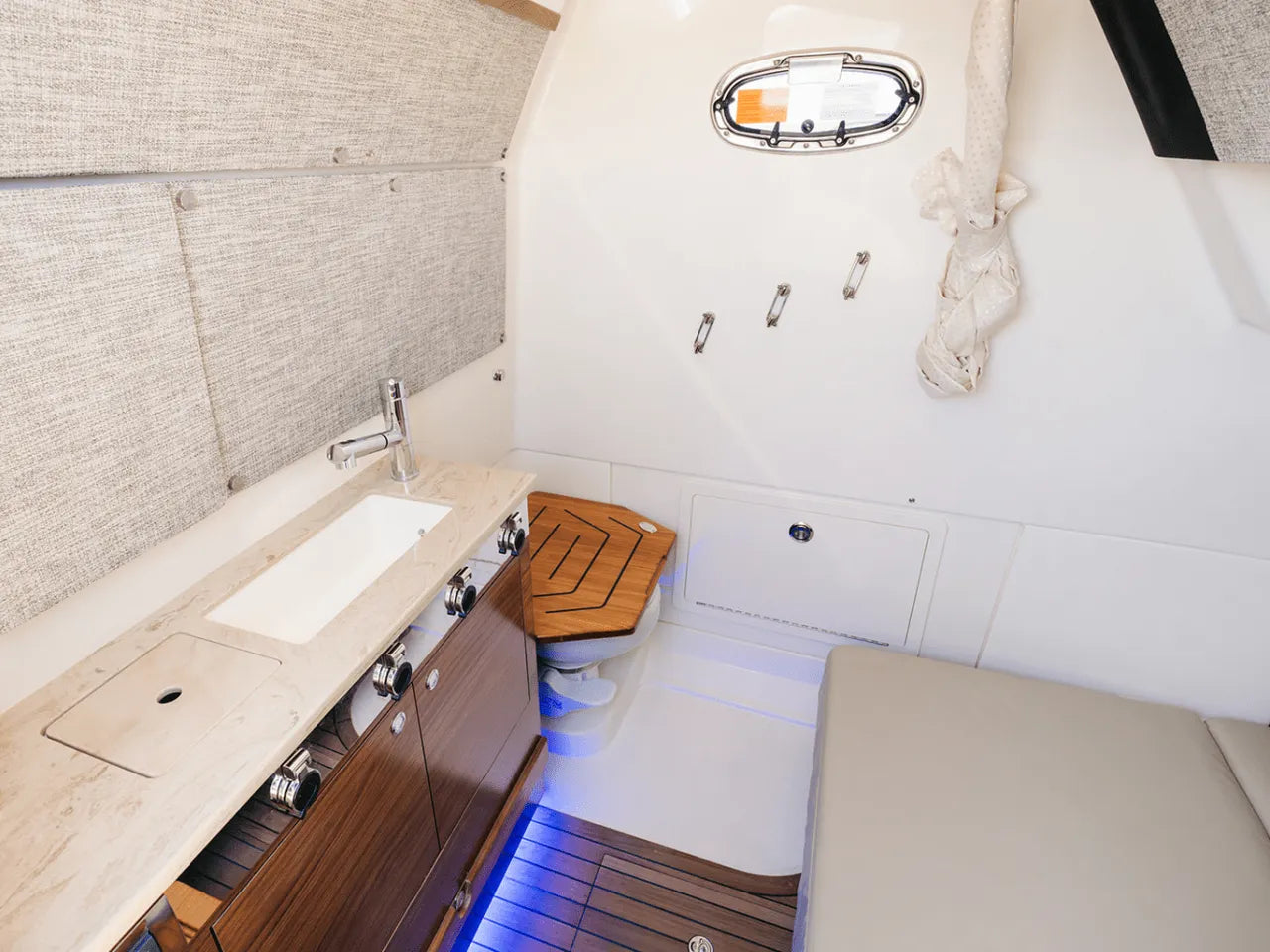 2025 Boston Whaler 360 Outrage 36.0 feet, Clearwater, Florida #11