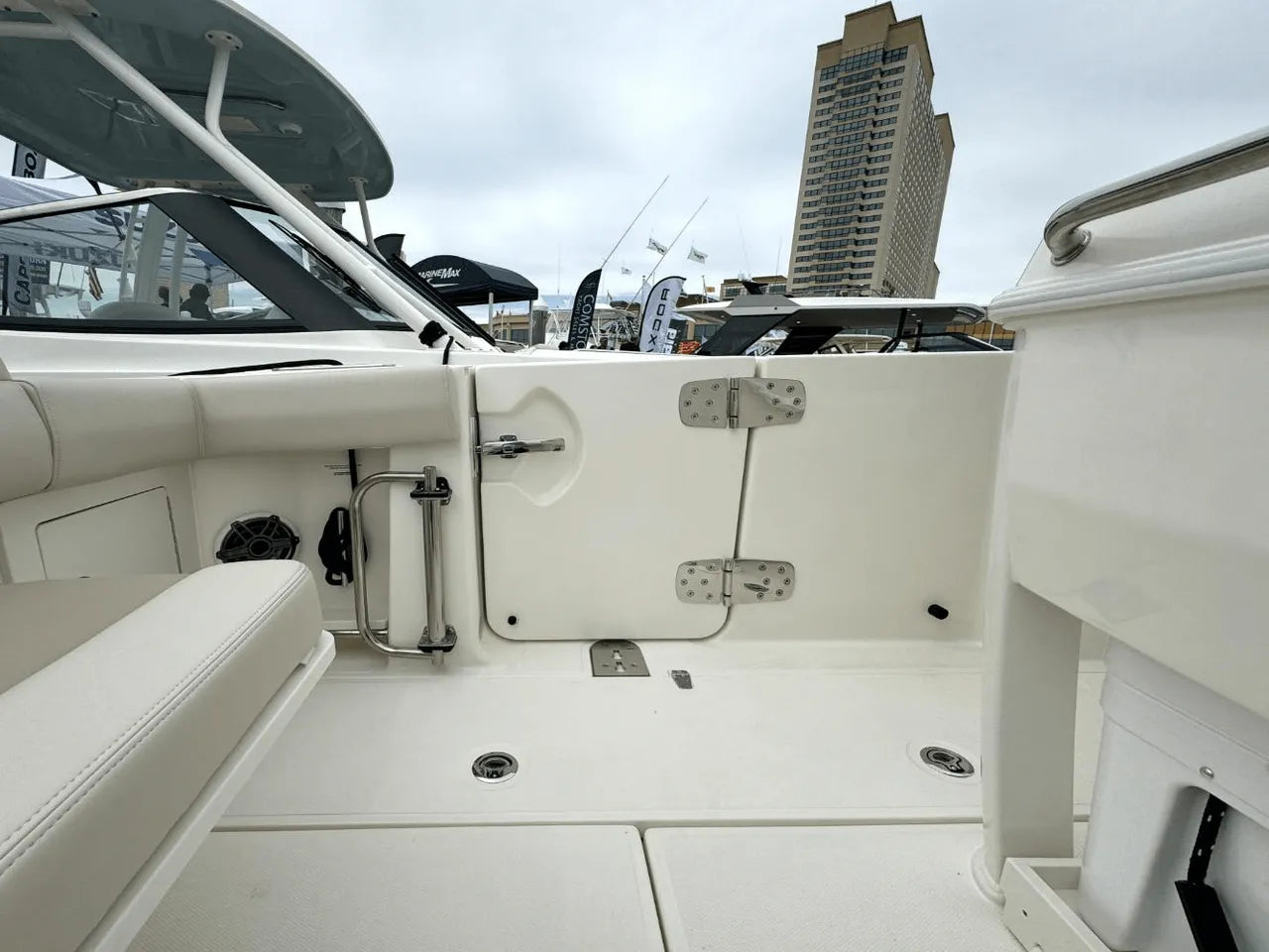 2025 Boston Whaler 280 Outrage 28.0 feet, Clearwater, Florida #8